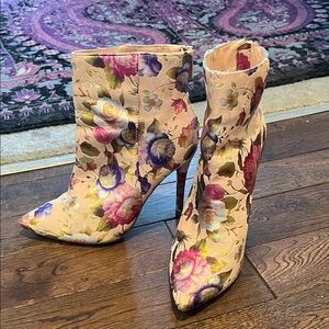 Anne Michelle Floral Patterned Heeled Boots